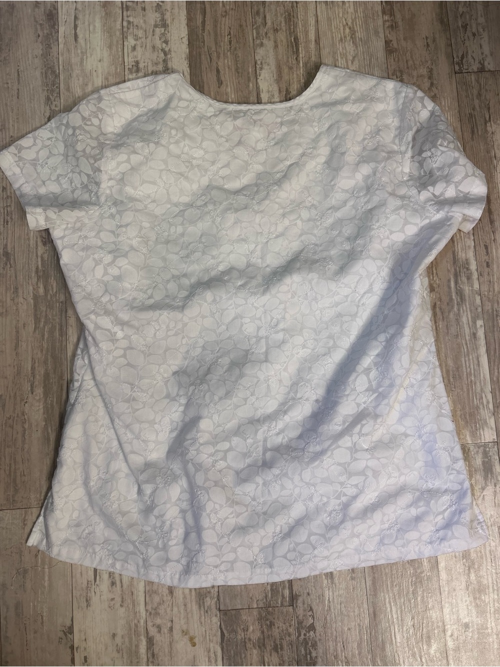 koi White Scrub Top with white floral print size XL - Picture 7 of 9